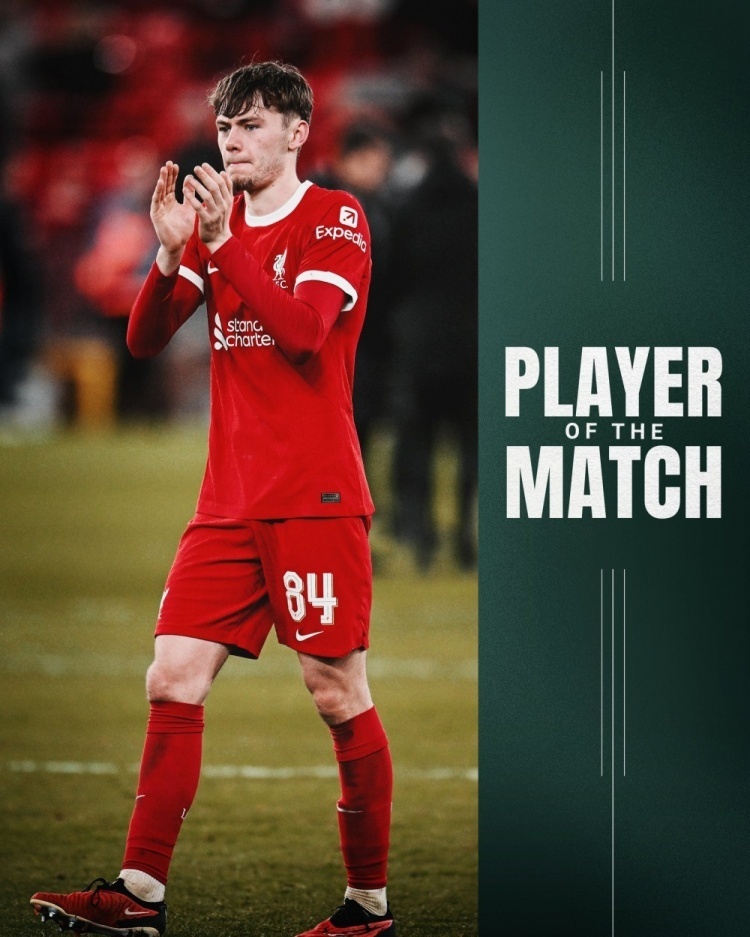 九游体育-莱万多夫斯基新星出色防守表现突出，利物浦前途光明！比赛高潮迭起的简单介绍