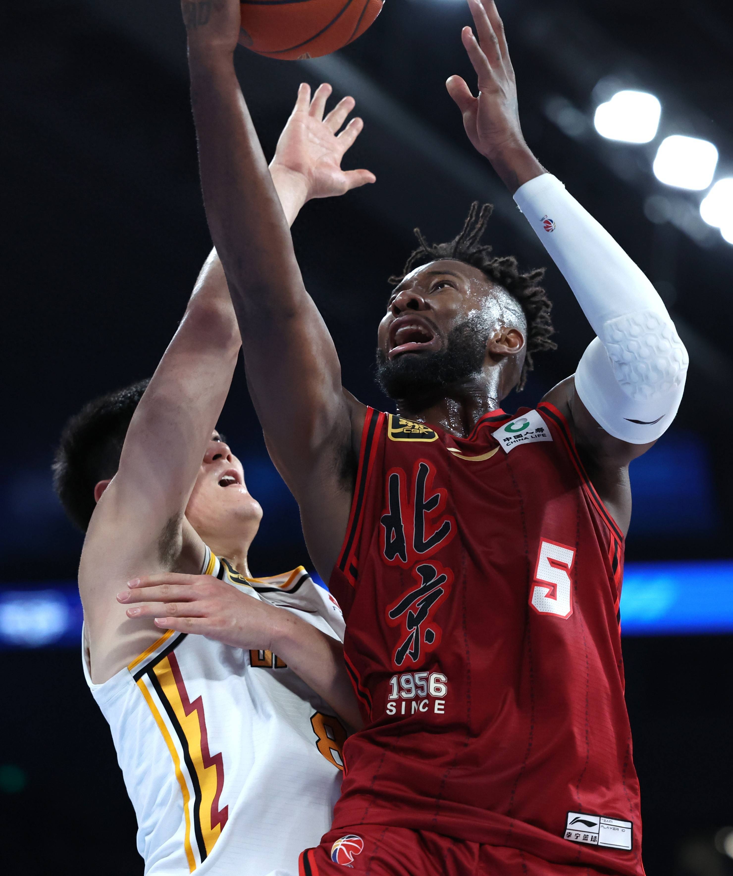 九游体育-关于CBA季后赛赛程吃紧，上海久事窗口期篮板制胜，信心回归，阵容厚度经受考验的信息