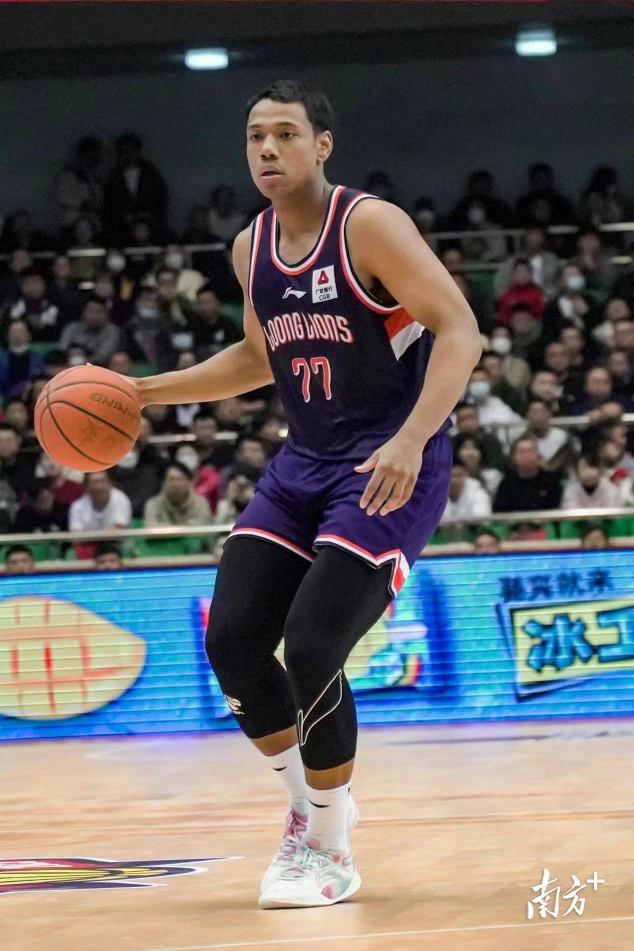 九游体育- 电竞超级杯掀起高潮,嵩山雷豹队强势横扫漓江雄狮队,老将里程碑之夜——防守强度拉满