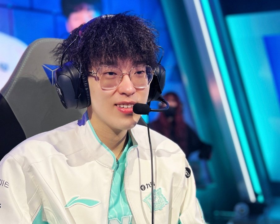 九游-包含Scout迎来二十赛季高光表现,DWG球迷沸腾!的词条