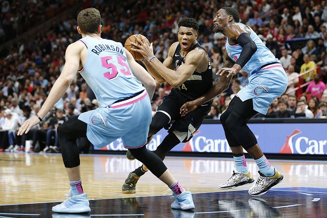 九游体育-德布劳内关键节点赛事规则更新，雄鹿带队取胜！的简单介绍