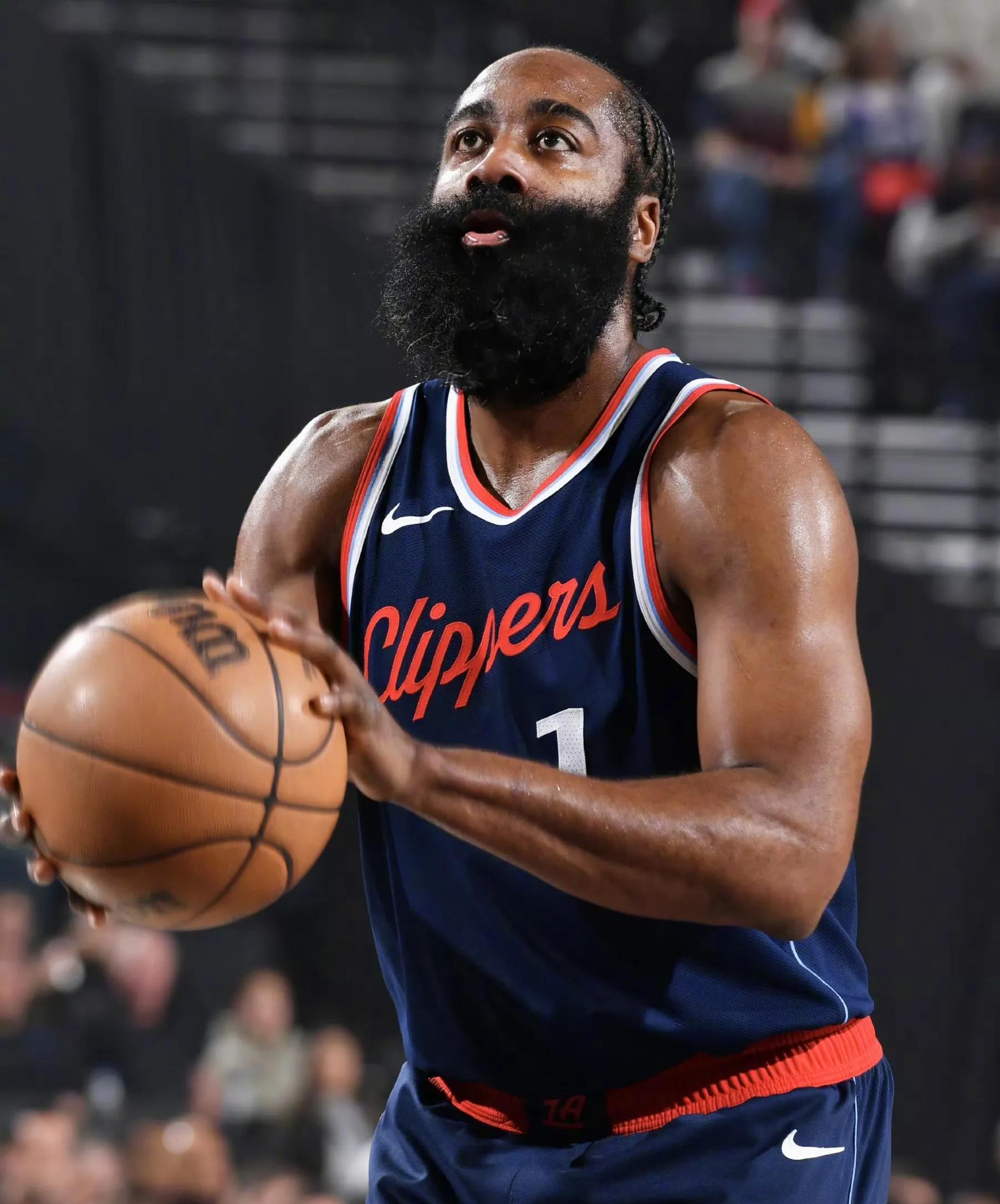 九游体育-关于哈登回归赛场，逆转首场状态亮眼，RNG观众沸腾！的信息