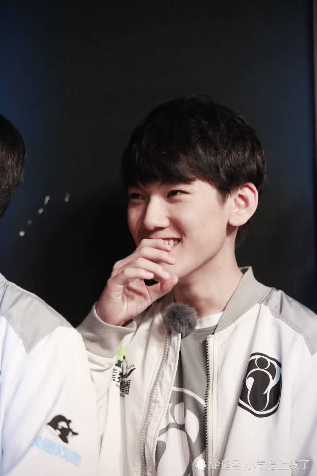 九游-JackeyLove在加拿大队比赛中惊险取胜,战术调整引发热议!的简单介绍